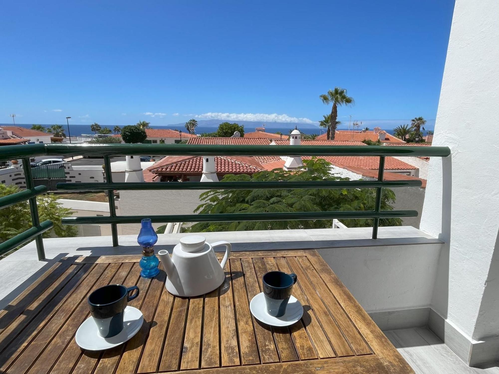 Newly Renovated Apartment With 2 Terrace, 2 Bedroom, 5Min Beach Puerto de Santiago  Bagian luar foto